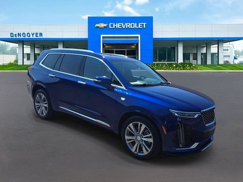 Used 2025 Cadillac XT6 Premium Luxury w/ Platinum Package AWD/4WD image 7