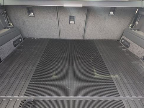 New 2026 Land Rover Range Rover Long Wheelbase SE image 37