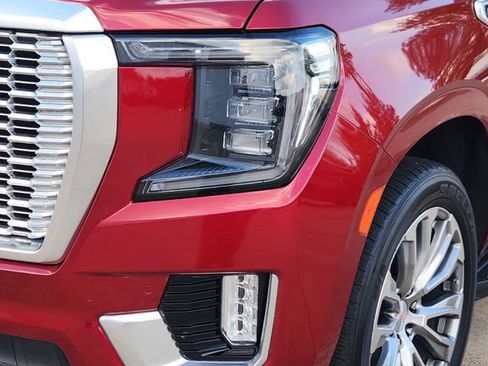 Used 2022 GMC Yukon XL Denali AWD/4WD image 9