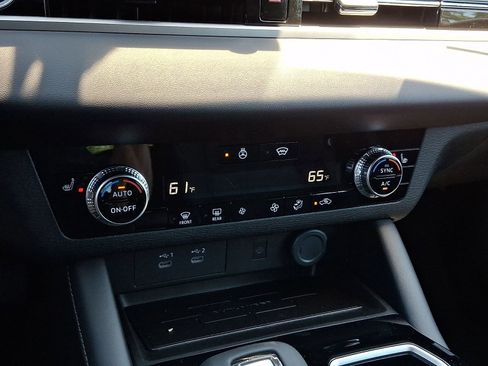 New 2026 Mitsubishi Outlander LE AWD/4WD image 16