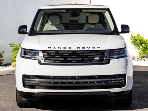 Used 2023 Land Rover Range Rover SE image 3