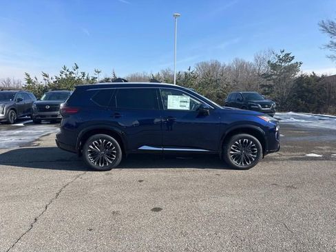 New 2026 Nissan Rogue Platinum w/ Platinum Premium Package image 3