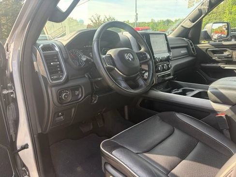Used 2024 RAM 1500 Laramie AWD/4WD image 8