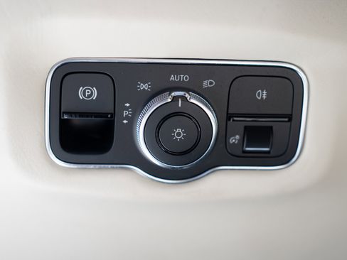 Used 2021 Aston Martin V8 Vantage Roadster RWD image 42