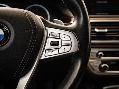 Used 2016 BMW 750i xDrive image 28