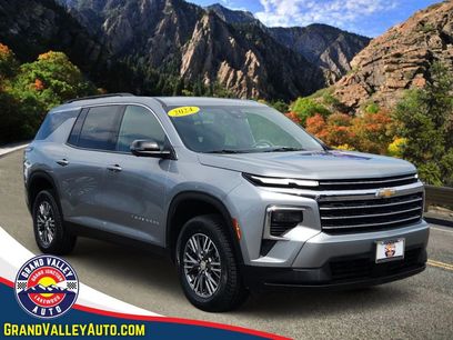 Used 2024 Chevrolet Traverse LT