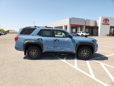 Used 2026 Toyota 4Runner SR5 AWD/4WD image 7