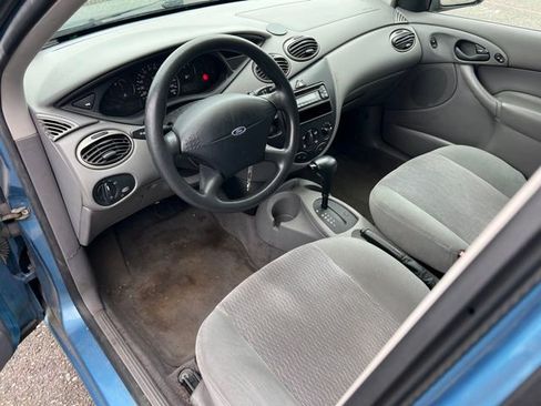 Used 2000 Ford Focus SE image 12