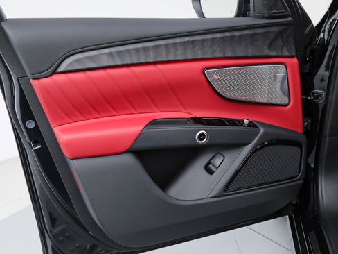 Used 2026 Maserati Grecale Modena image 16