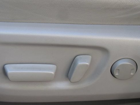 Used 2015 Toyota Sienna XLE w/ XLE Navigation Package AWD/4WD image 12