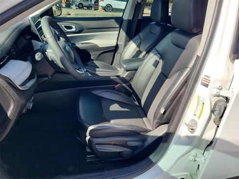 Used 2022 Jeep Compass Latitude image 13