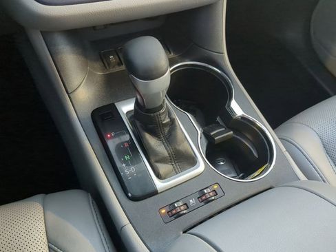 Certified 2018 Toyota Highlander Limited Platinum image 16