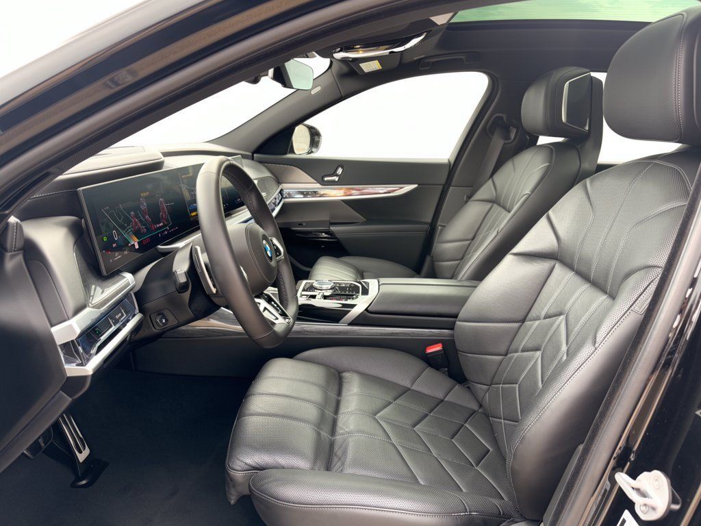 Used 2026 BMW 740i RWD image 5