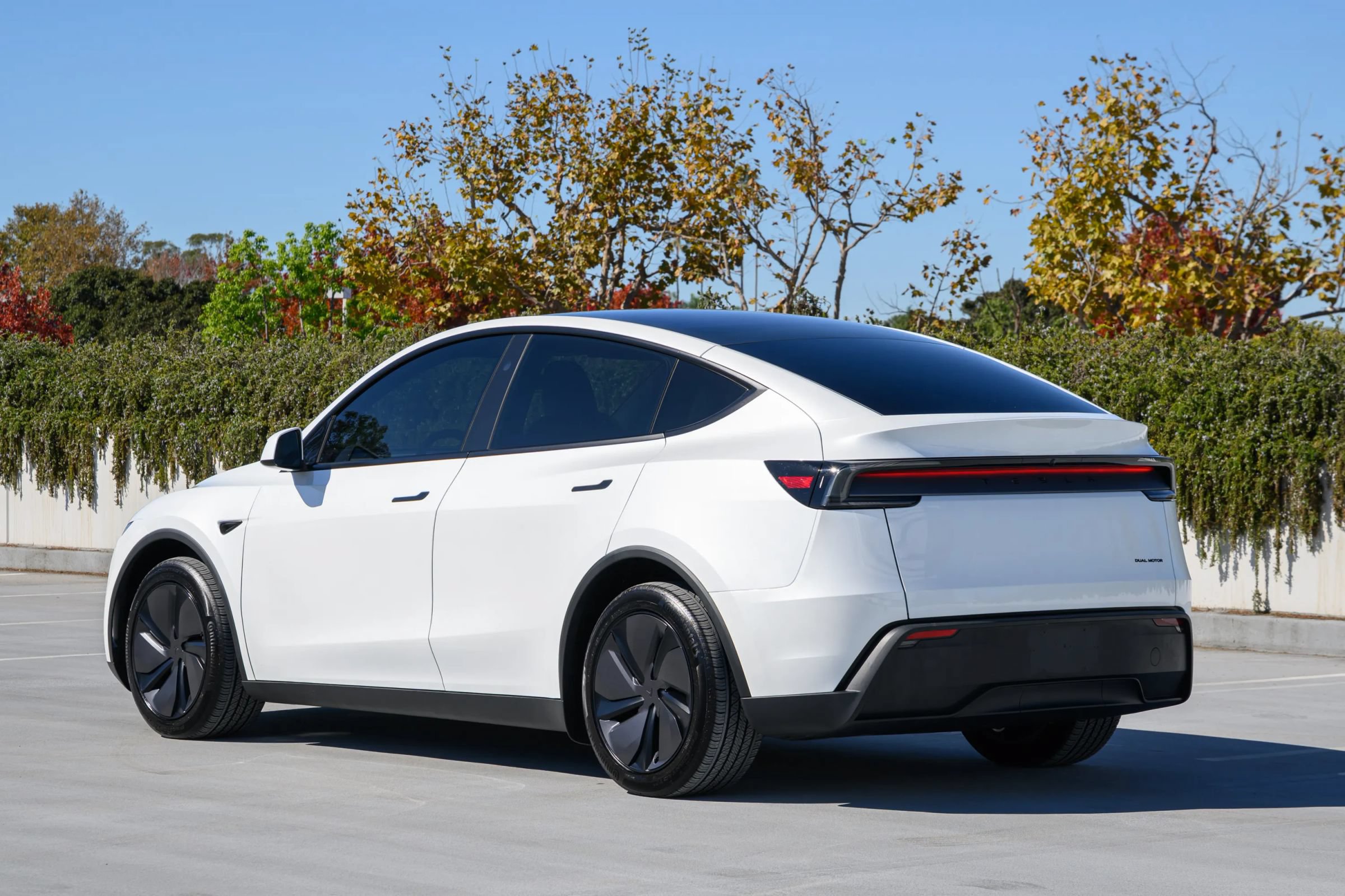Used 2026 Tesla Model Y Long Range AWD/4WD image 4