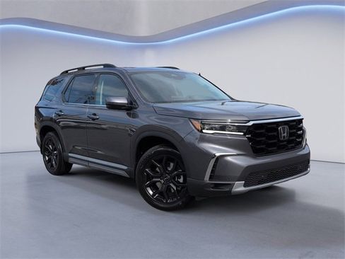 New 2025 Honda Pilot Touring image 2