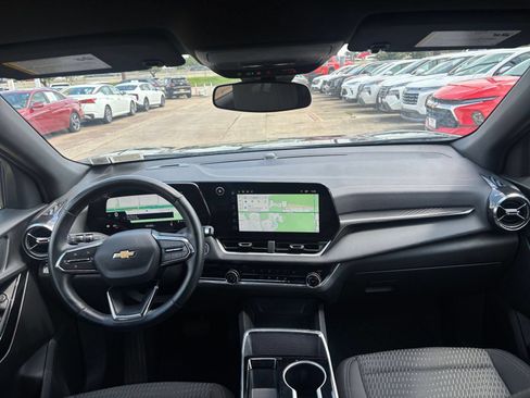 Used 2025 Chevrolet Equinox LT FWD image 34