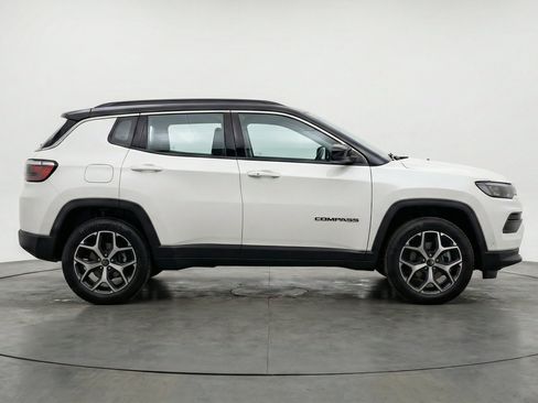 Used 2025 Jeep Compass Limited AWD/4WD image 11