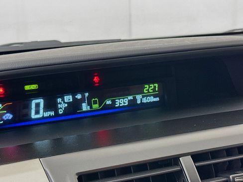 Used 2013 Toyota Prius V Five w/ Preferred Accessory Pkg FWD image 18