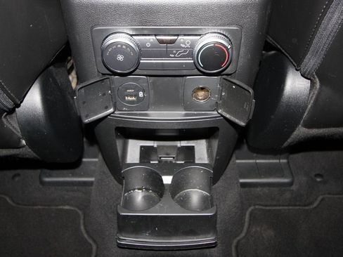 Used 2022 Ford Explorer XLT w/ Equipment Group 202A AWD/4WD image 25