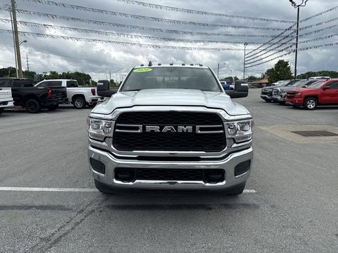 Used 2024 RAM 3500 Tradesman w/ Chrome Appearance Group AWD/4WD image 16