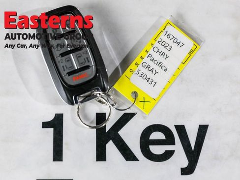 Used 2023 Chrysler Pacifica Touring-L image 25