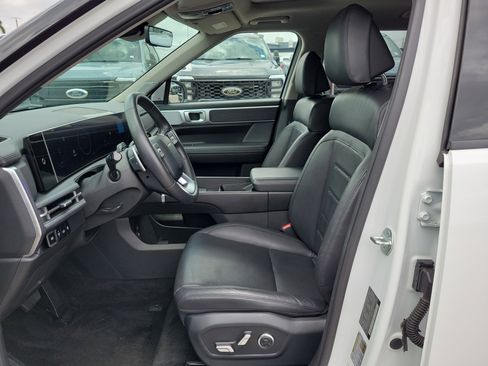 Used 2025 Hyundai Santa Fe Limited FWD image 12