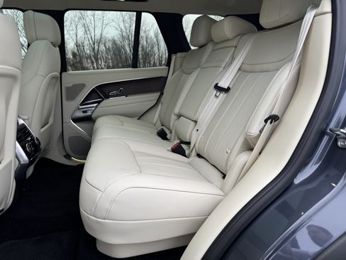 Certified 2025 Land Rover Range Rover SE AWD/4WD image 26