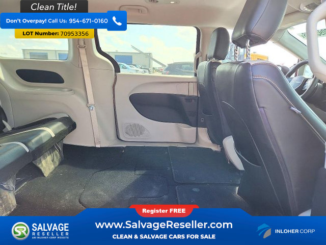 Used 2017 Chrysler Pacifica Touring w/ Tire & Wheel Group FWD image 15