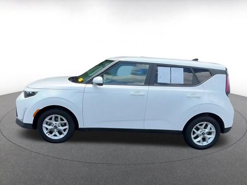 Used 2025 Kia Soul LX w/ LX Technology Package FWD image 7