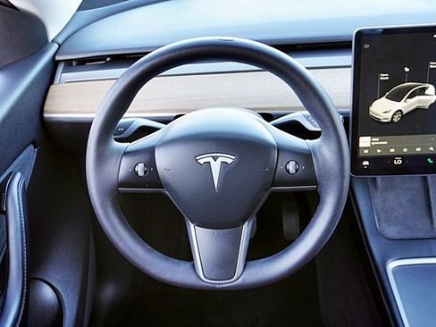 Used 2021 Tesla Model Y Long Range AWD/4WD image 29