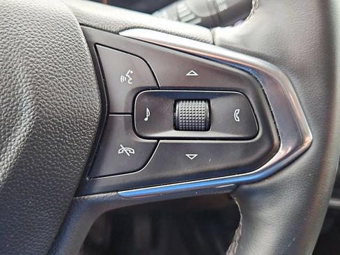 Used 2025 Chevrolet Trax LT w/ LT Convenience Package FWD image 22