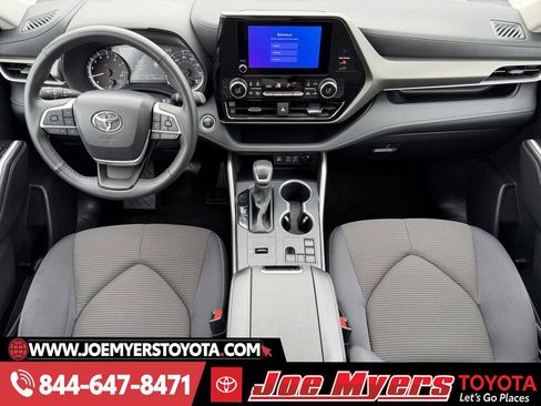Used 2025 Toyota Highlander LE image 13