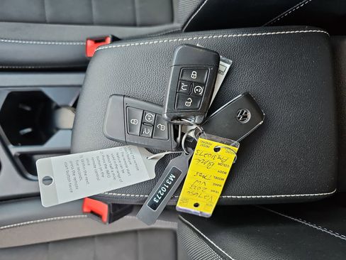 Certified 2023 Volkswagen Taos SE image 34