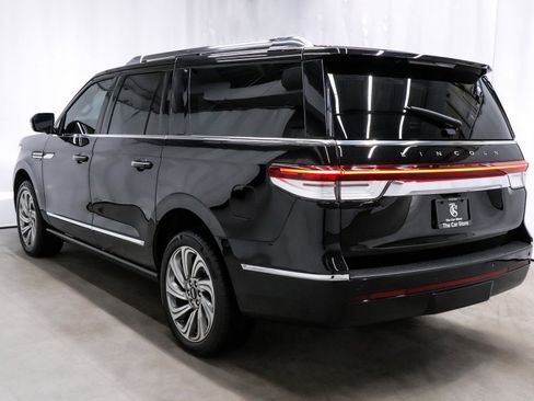 Used 2023 Lincoln Navigator L Reserve image 4