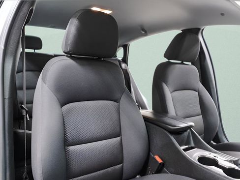 Used 2025 Chevrolet Malibu LT image 38