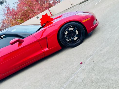 Used 2005 Chevrolet Corvette Coupe w/ Preferred Equipment Group RWD image 65
