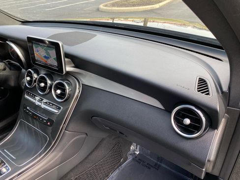 Used 2019 Mercedes-Benz GLC 300 4MATIC w/ Premium Package image 38