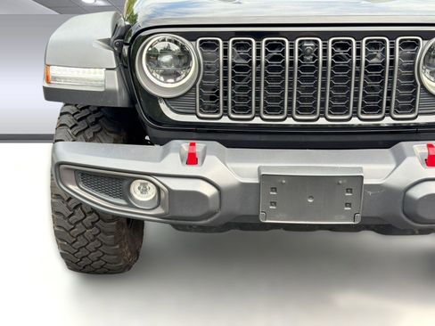 Used 2025 Jeep Gladiator Rubicon w/ Technology Group AWD/4WD image 11