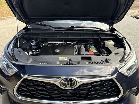 Used 2022 Toyota Highlander Limited image 18