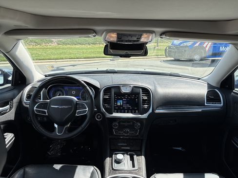 Used 2020 Chrysler 300 Limited image 20