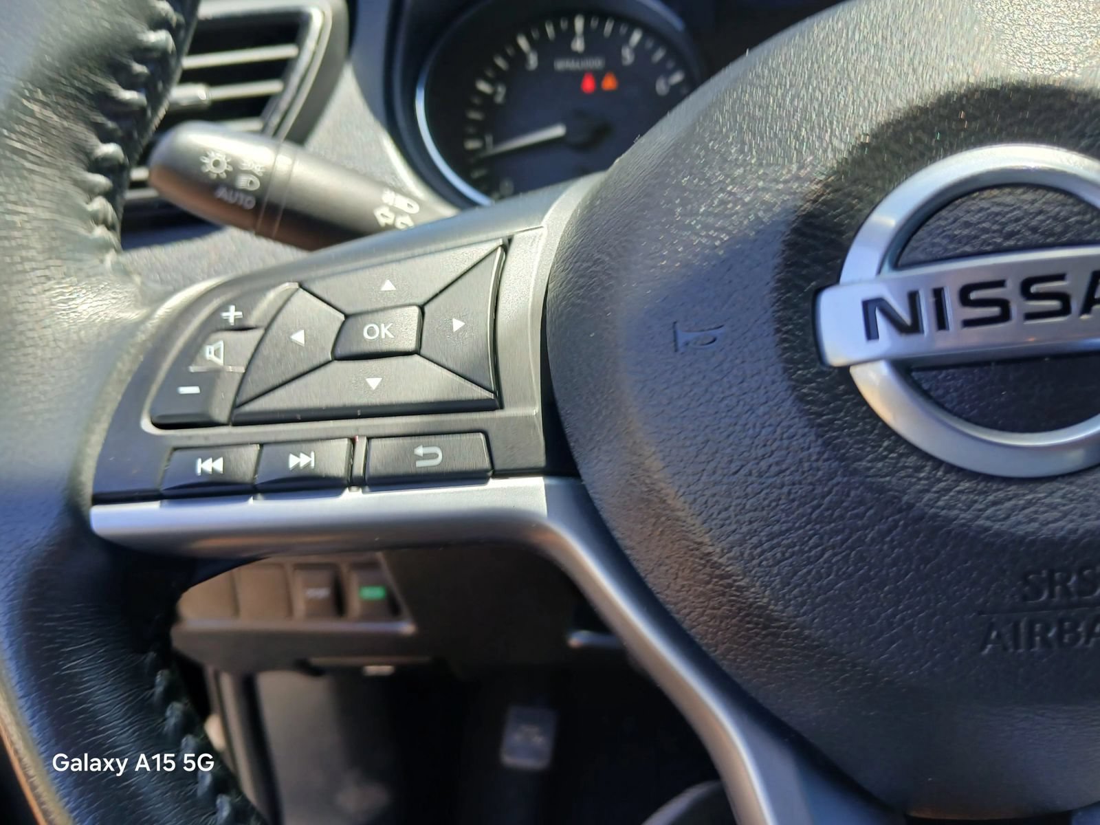Used 2020 Nissan Rogue S FWD image 36
