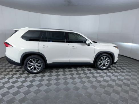 Used 2024 Toyota Grand Highlander AWD image 9