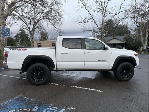 Used 2020 Toyota Tacoma TRD Off-Road image 7