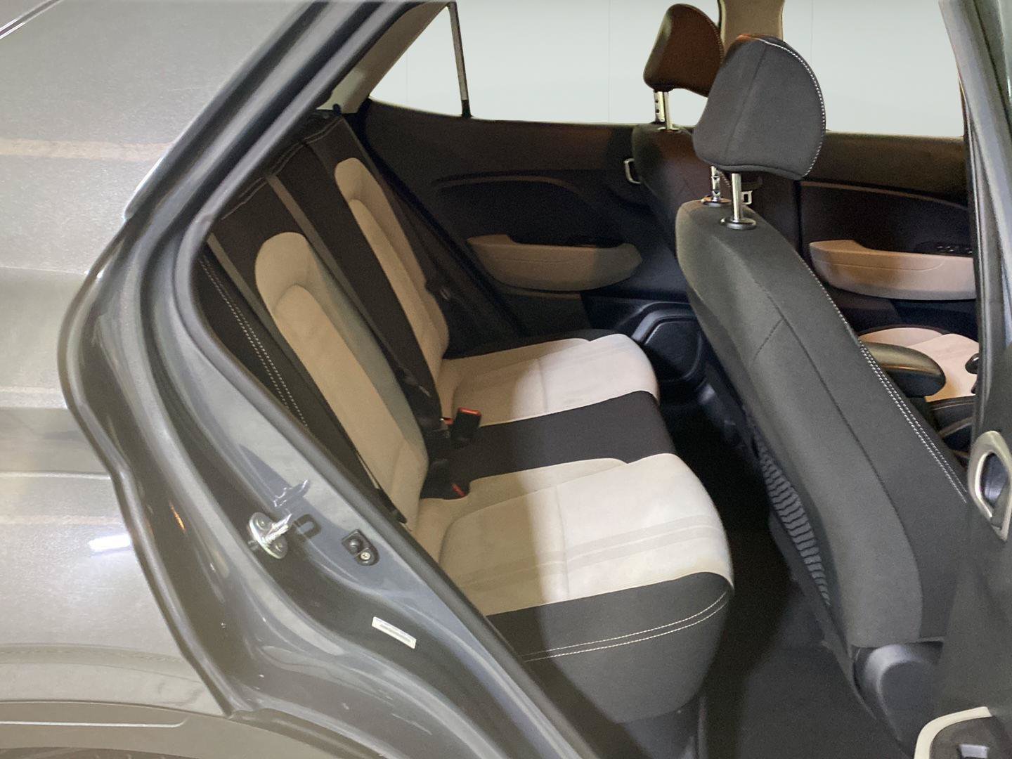 Used 2025 Hyundai Venue SEL FWD image 29