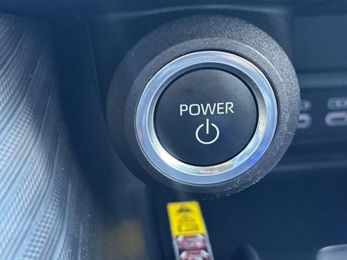 Used 2024 Toyota Venza Limited image 21