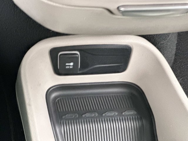 Used 2024 Chrysler Pacifica Touring-L FWD image 28