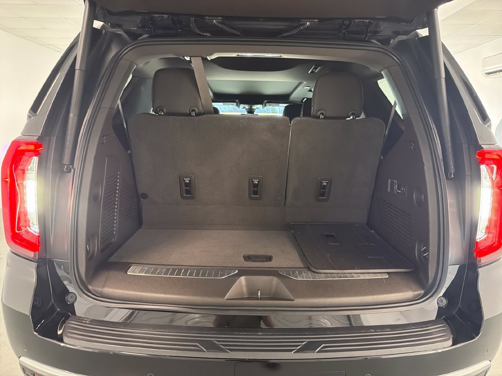 Used 2021 GMC Yukon Denali w/ Denali Premium Package RWD image 9