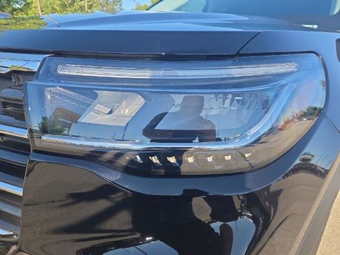 Certified 2025 Ford Explorer Active AWD/4WD image 4