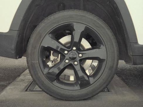 Used 2023 Jeep Grand Cherokee L Limited w/ Black Appearance Package RWD image 28