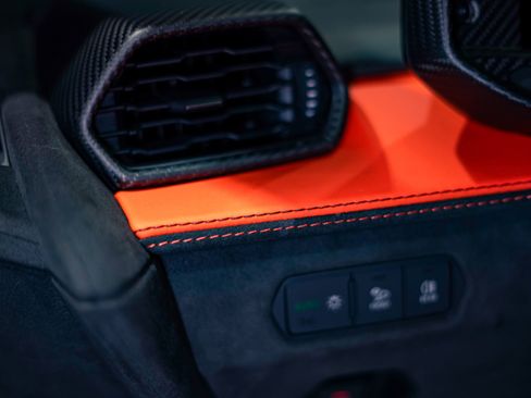 Used 2025 Lamborghini Revuelto AWD/4WD image 24